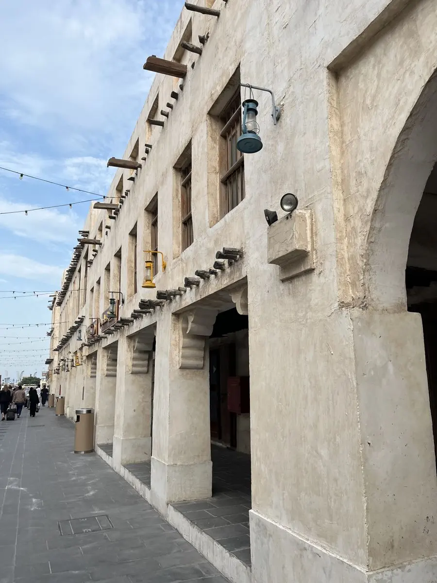 Lorong bangunan tua Souq Waqif, Doha